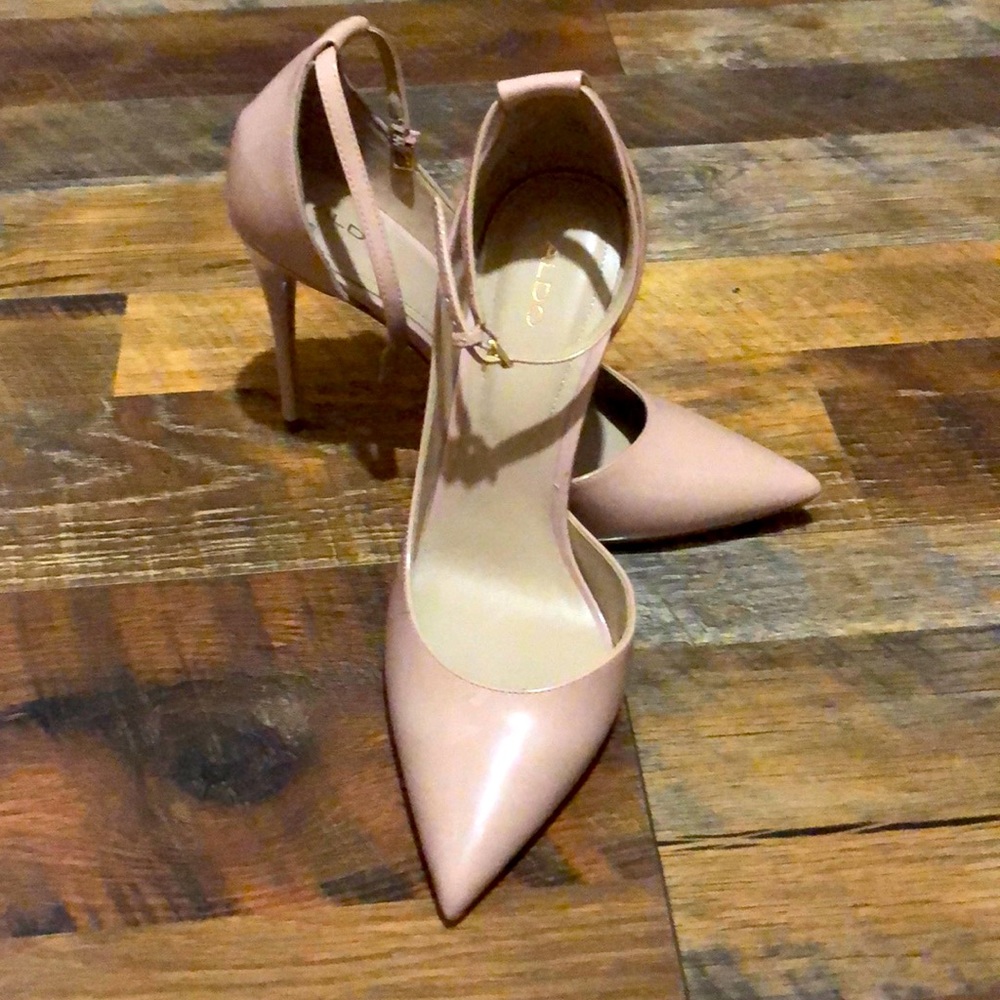 ALDO nude heels Size 8.5